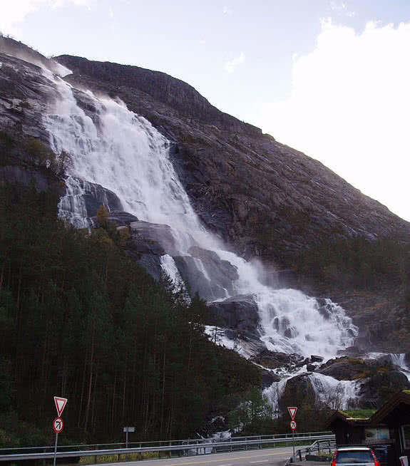 Cascadas de Langfossen, Noruega occidental