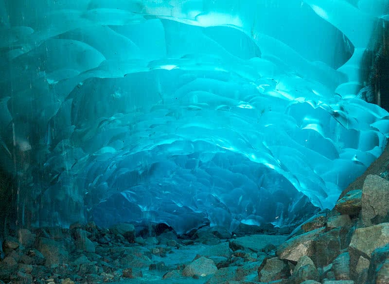 impresionante cueva de mendenhall